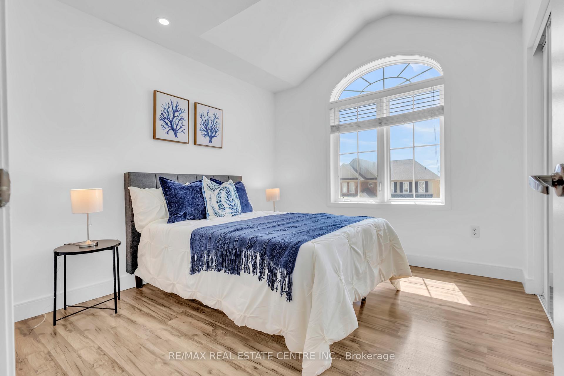 Photo 43 of 52 Silverthorne Drive, Cambridge, Silver Heights — HOMEH