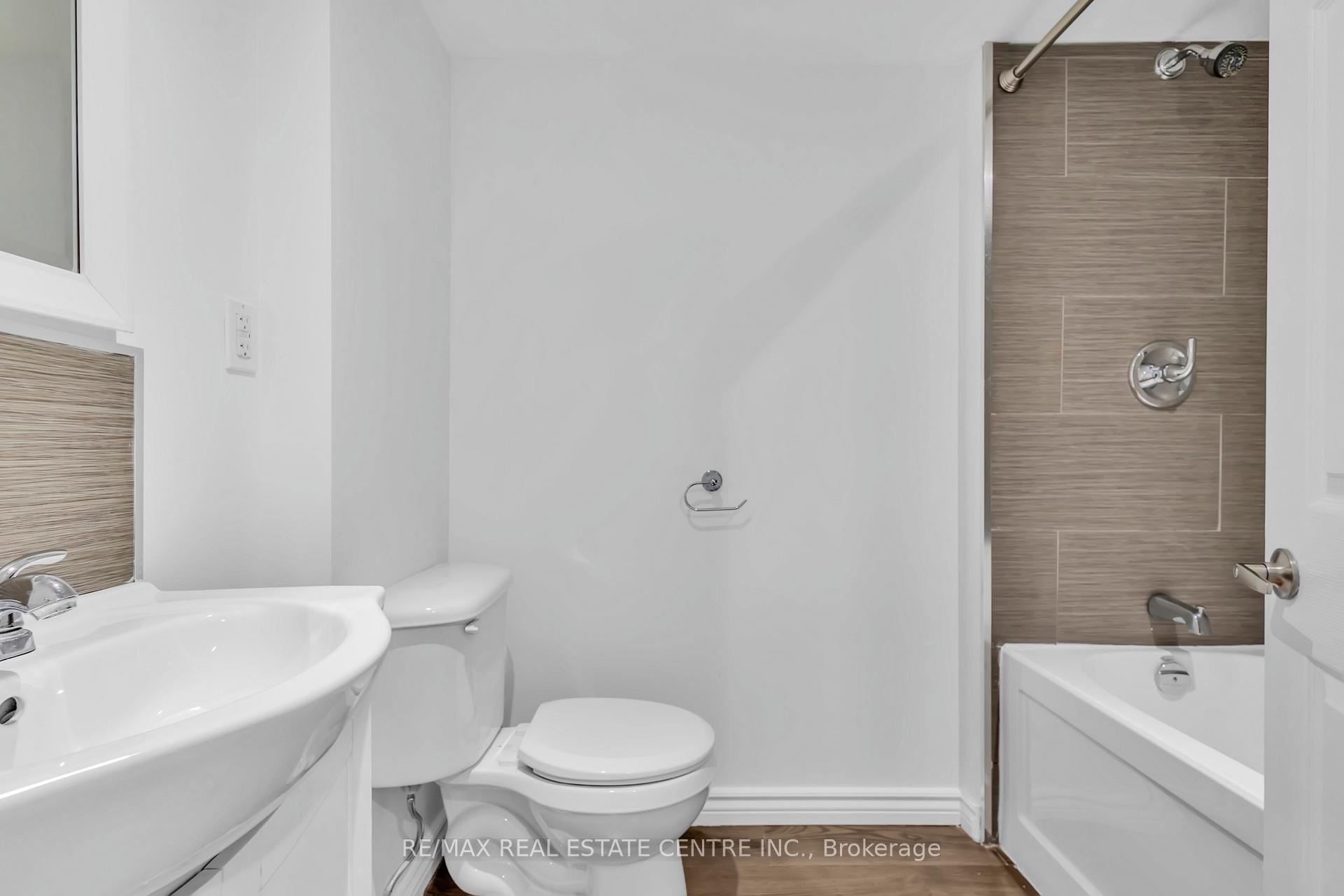 Photo 21 of 52 Silverthorne Drive, Cambridge, Silver Heights — HOMEH