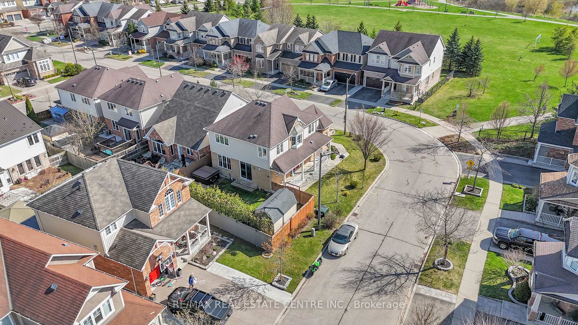 Photo 38 of 52 Silverthorne Drive, Cambridge, Silver Heights — HOMEH