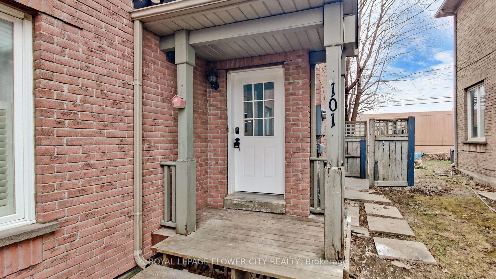 Front of 101 Chipmunk Crescent