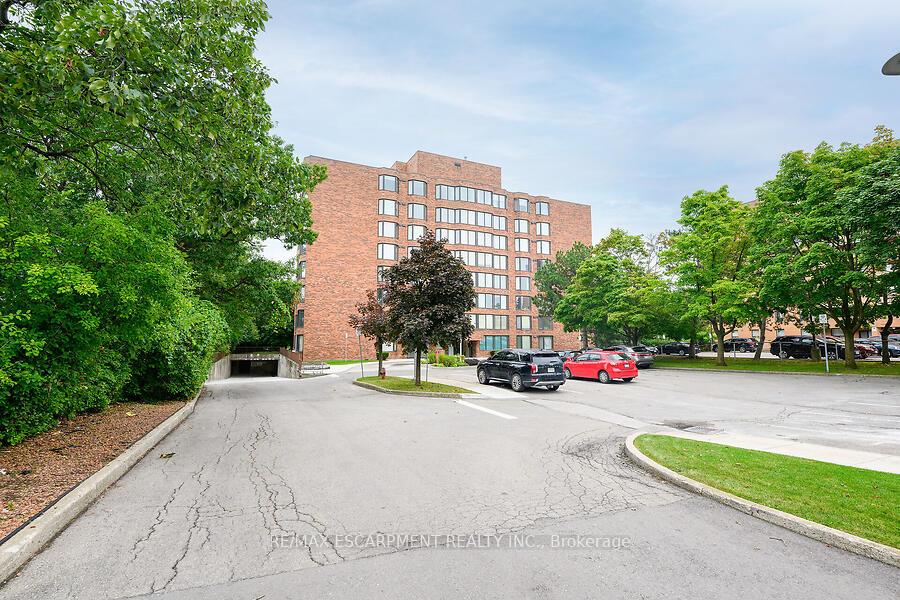 Photo 6 of Unit 405, 200 Limeridge Road W, Hamilton, Rolston — HOMEH