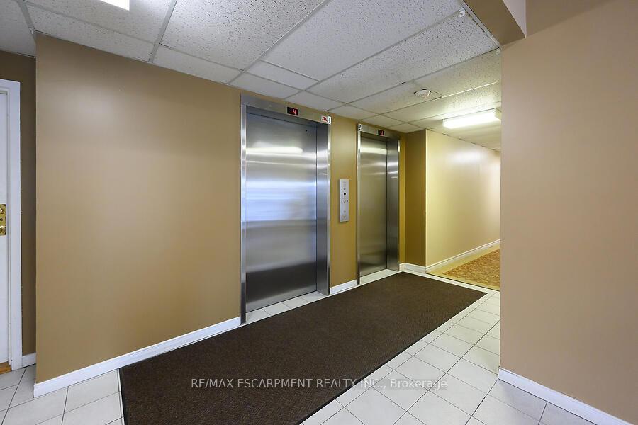 Photo 8 of Unit 405, 200 Limeridge Road W, Hamilton, Rolston — HOMEH
