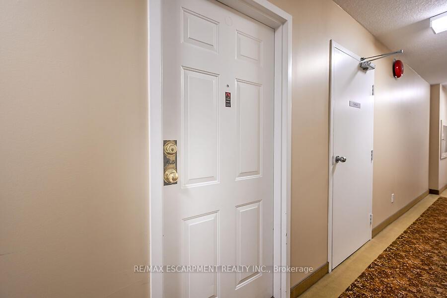 Photo 7 of Unit 405, 200 Limeridge Road W, Hamilton, Rolston — HOMEH
