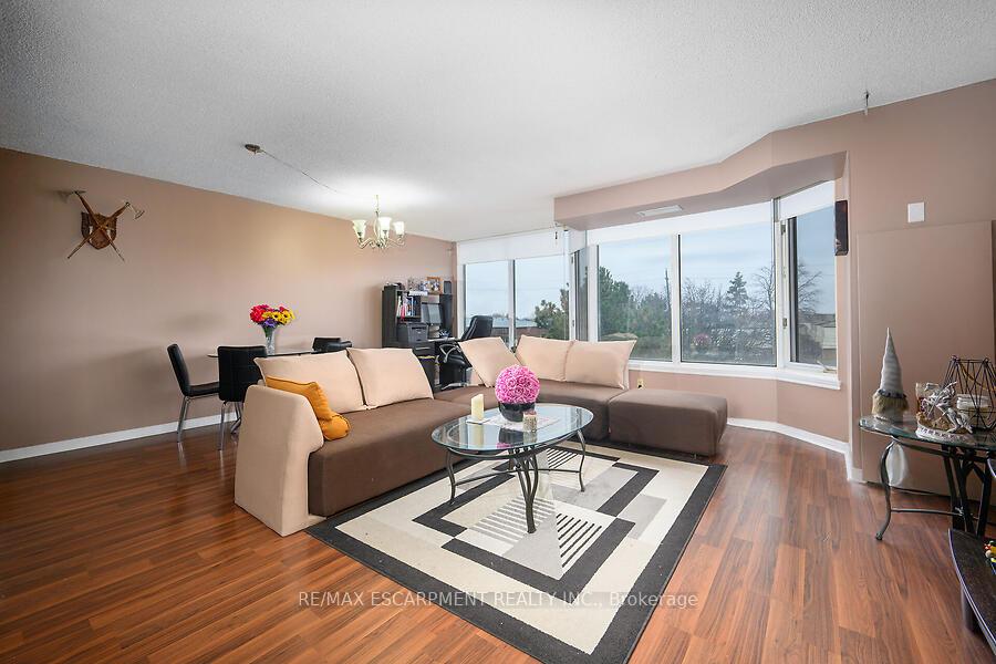 Photo 10 of Unit 405, 200 Limeridge Road W, Hamilton, Rolston — HOMEH