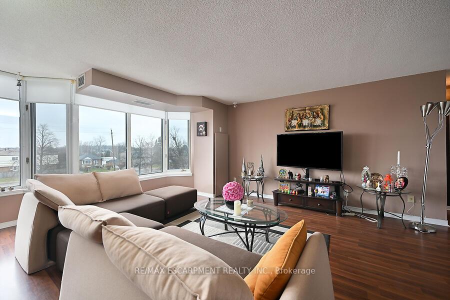 Photo 9 of Unit 405, 200 Limeridge Road W, Hamilton, Rolston — HOMEH