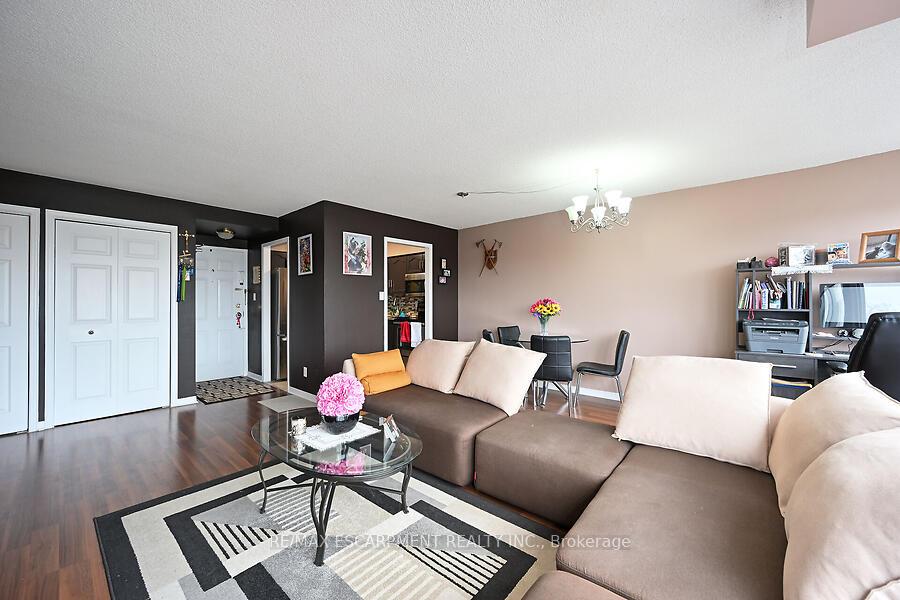 Photo 5 of Unit 405, 200 Limeridge Road W, Hamilton, Rolston — HOMEH