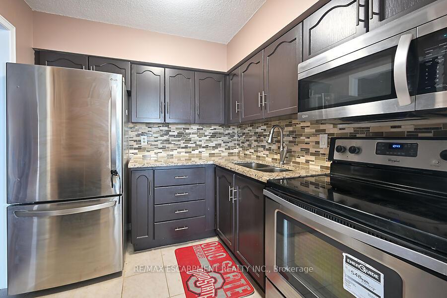 Photo 14 of Unit 405, 200 Limeridge Road W, Hamilton, Rolston — HOMEH