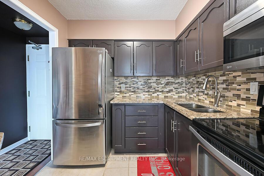 Photo 12 of Unit 405, 200 Limeridge Road W, Hamilton, Rolston — HOMEH