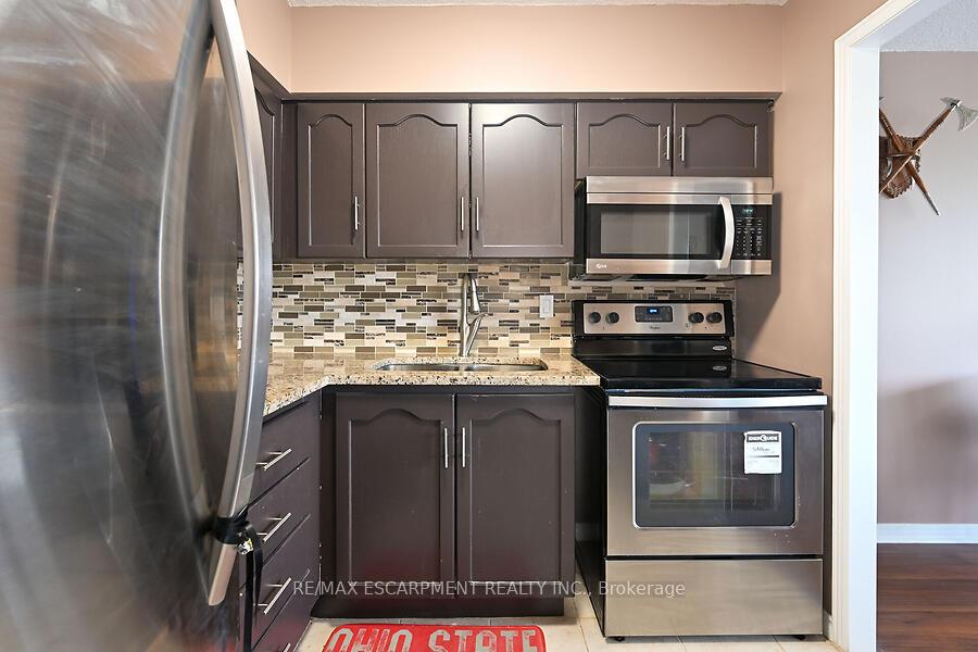 Photo 11 of Unit 405, 200 Limeridge Road W, Hamilton, Rolston — HOMEH