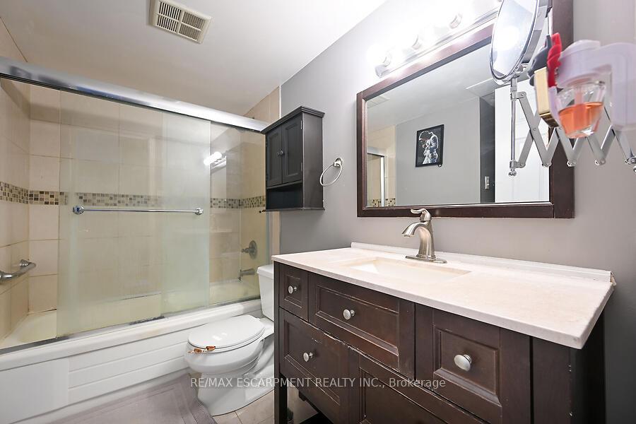 Photo 26 of Unit 405, 200 Limeridge Road W, Hamilton, Rolston — HOMEH