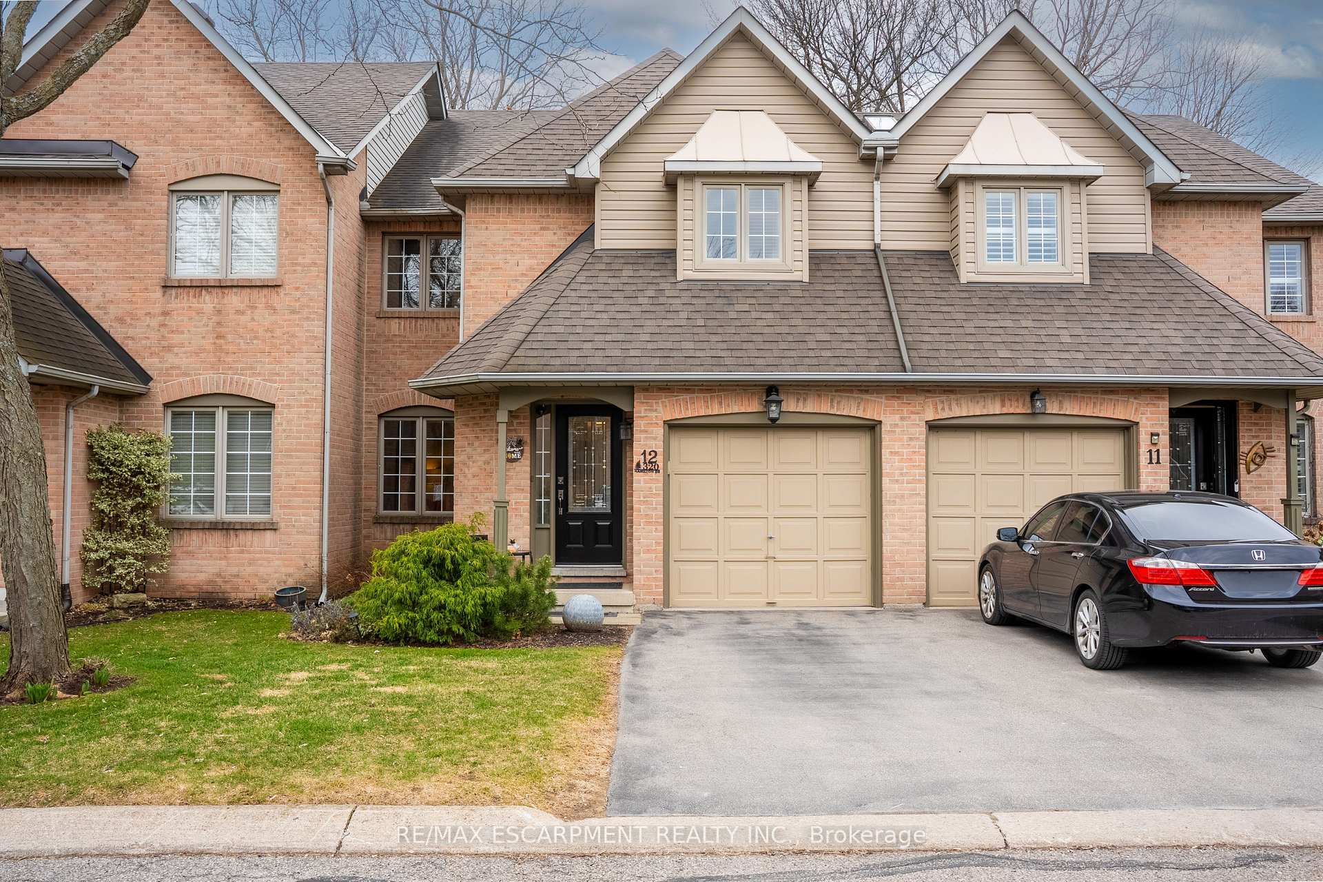 Photo 1 of Unit 12, 320 Hamilton Drive, Hamilton, Ancaster — HOMEH