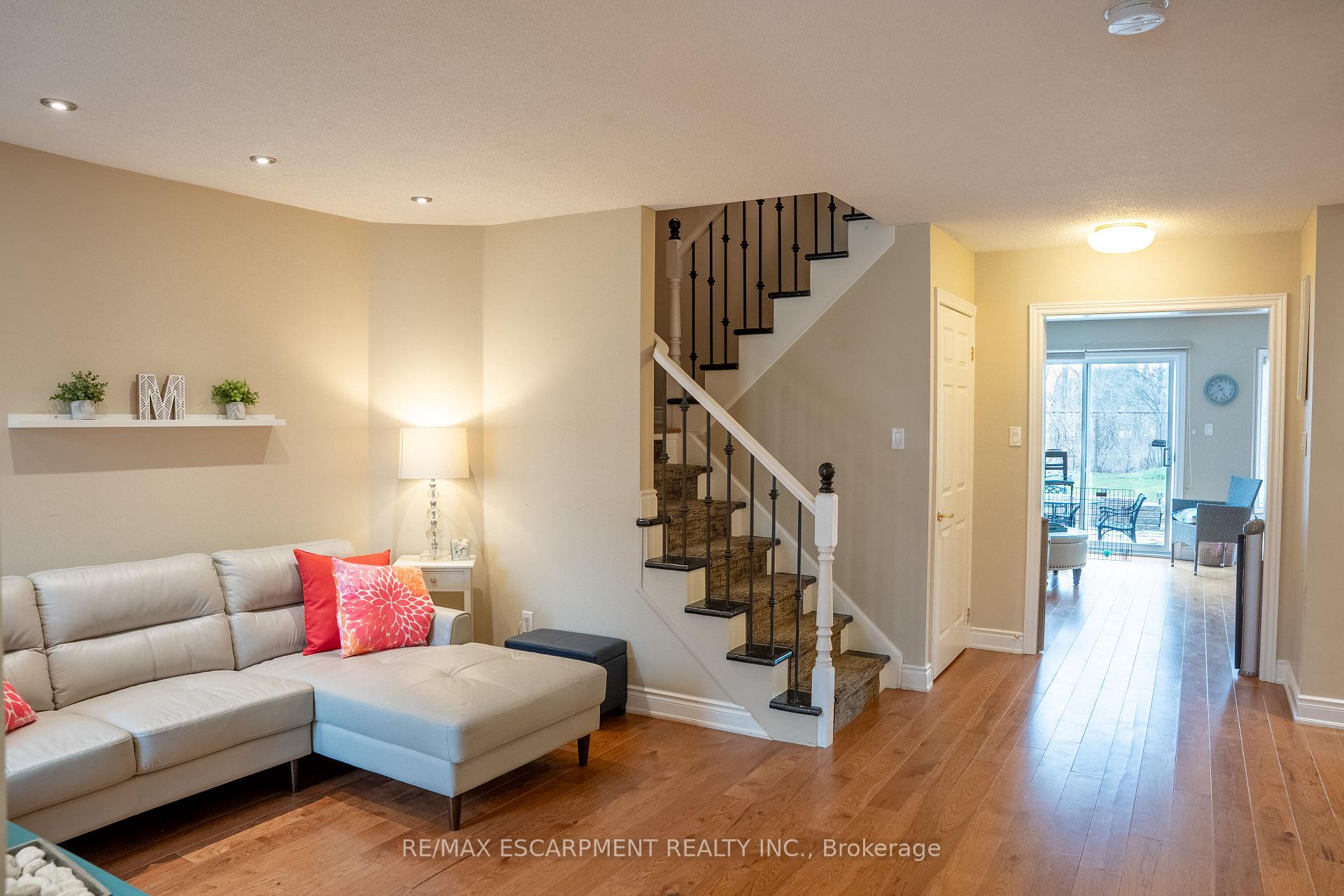 Photo 5 of Unit 12, 320 Hamilton Drive, Hamilton, Ancaster — HOMEH