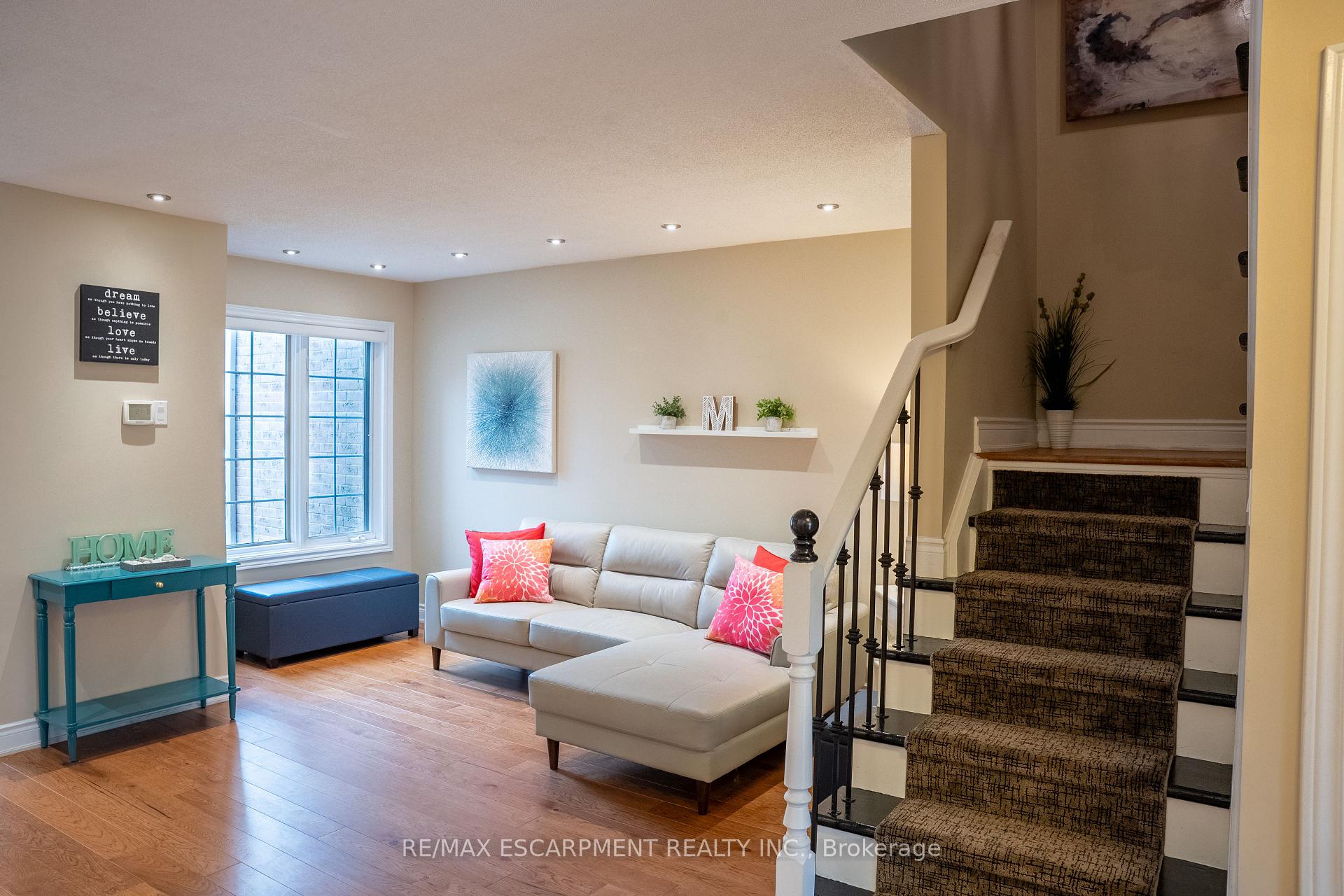 Photo 10 of Unit 12, 320 Hamilton Drive, Hamilton, Ancaster — HOMEH