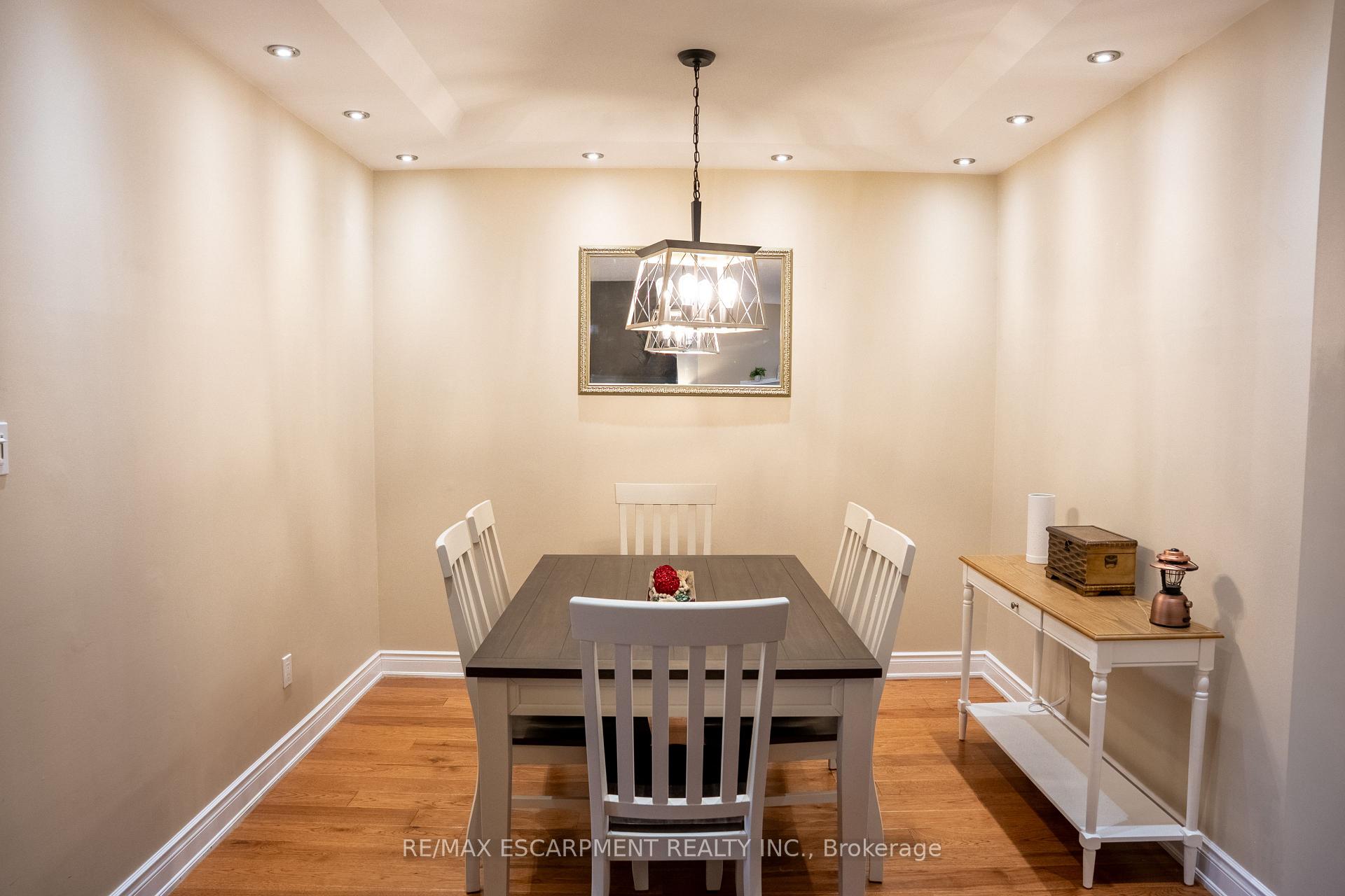 Photo 7 of Unit 12, 320 Hamilton Drive, Hamilton, Ancaster — HOMEH