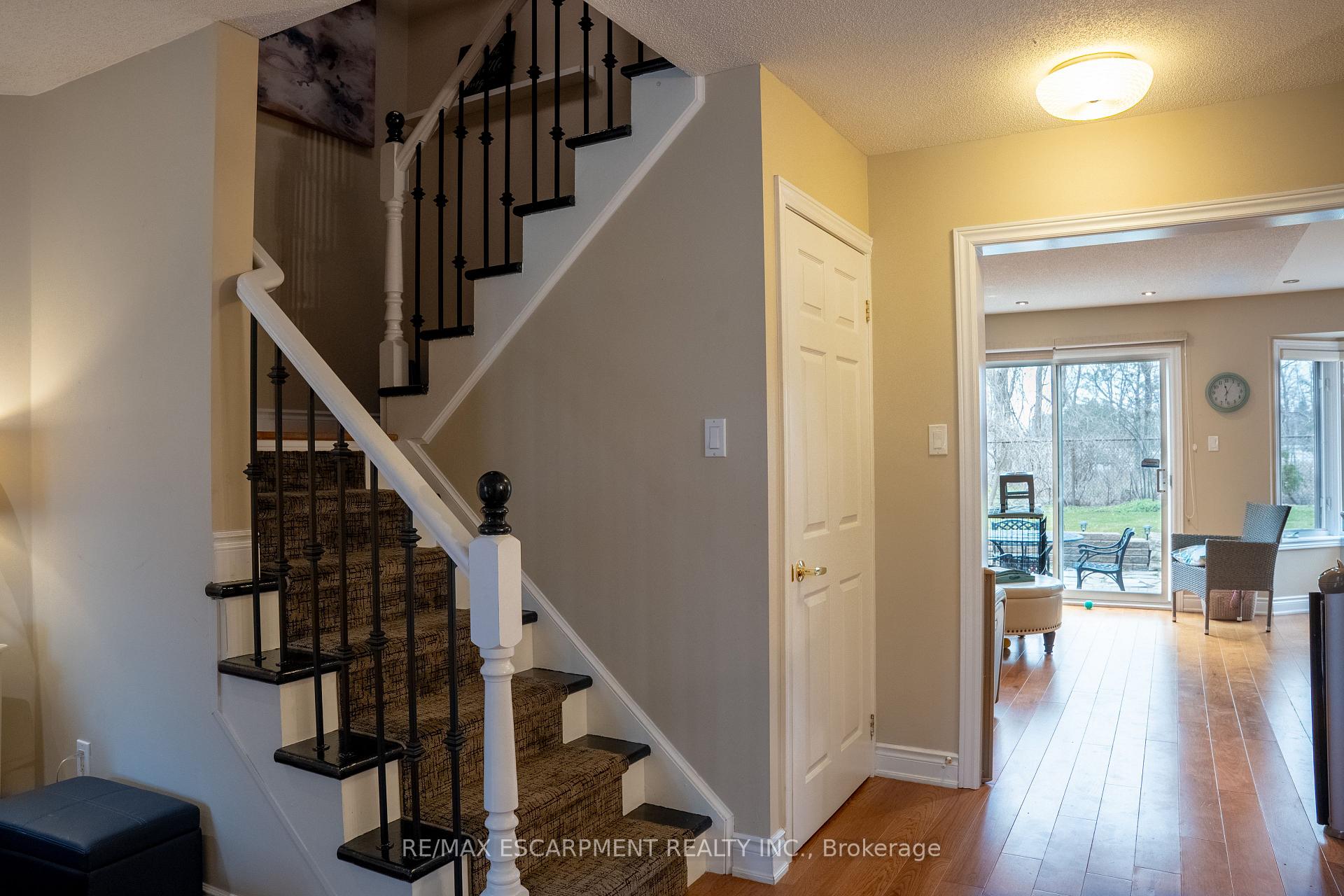 Photo 4 of Unit 12, 320 Hamilton Drive, Hamilton, Ancaster — HOMEH