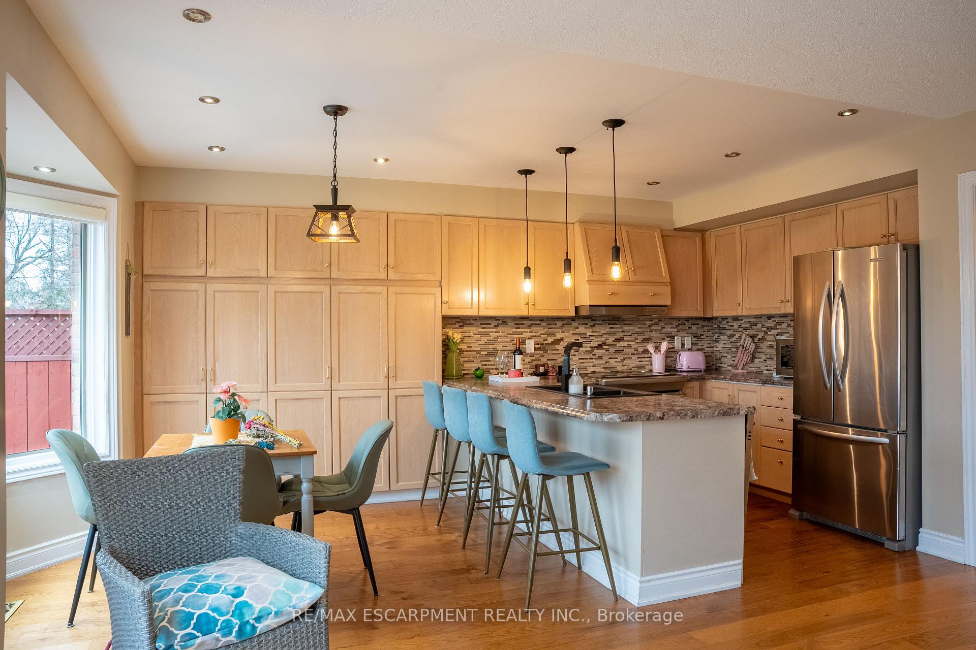 Photo 2 of Unit 12, 320 Hamilton Drive, Hamilton, Ancaster — HOMEH