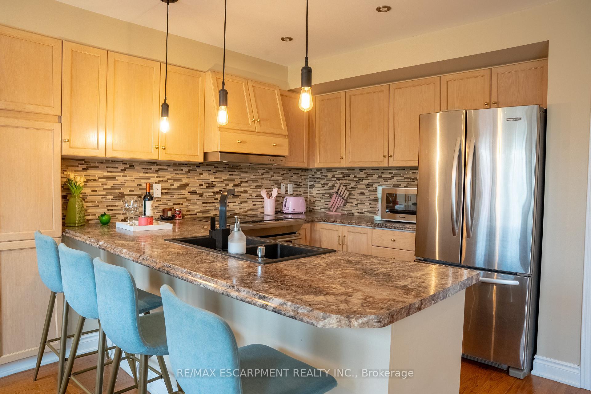 Photo 16 of Unit 12, 320 Hamilton Drive, Hamilton, Ancaster — HOMEH