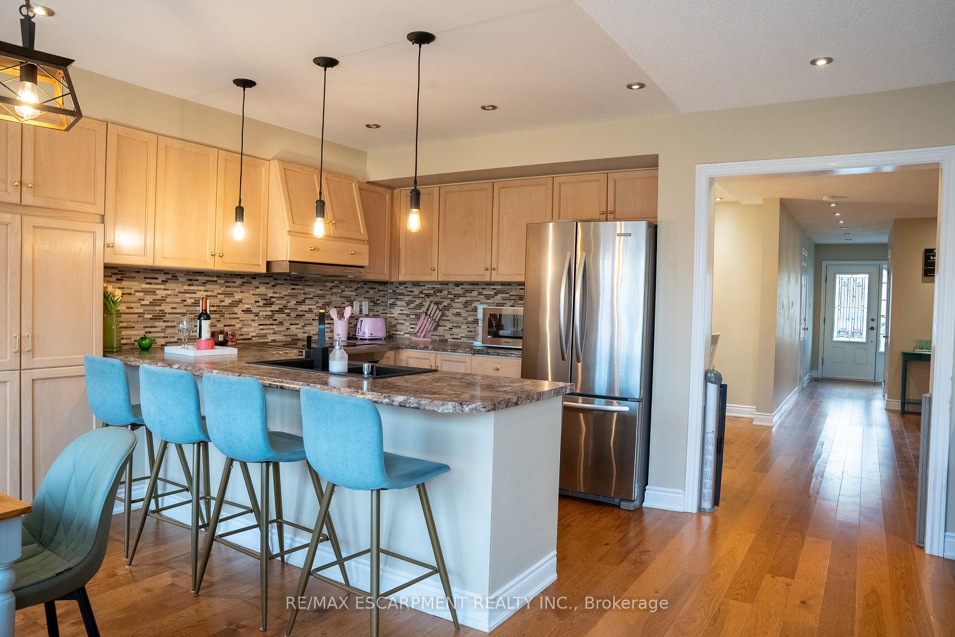 Photo 3 of Unit 12, 320 Hamilton Drive, Hamilton, Ancaster — HOMEH