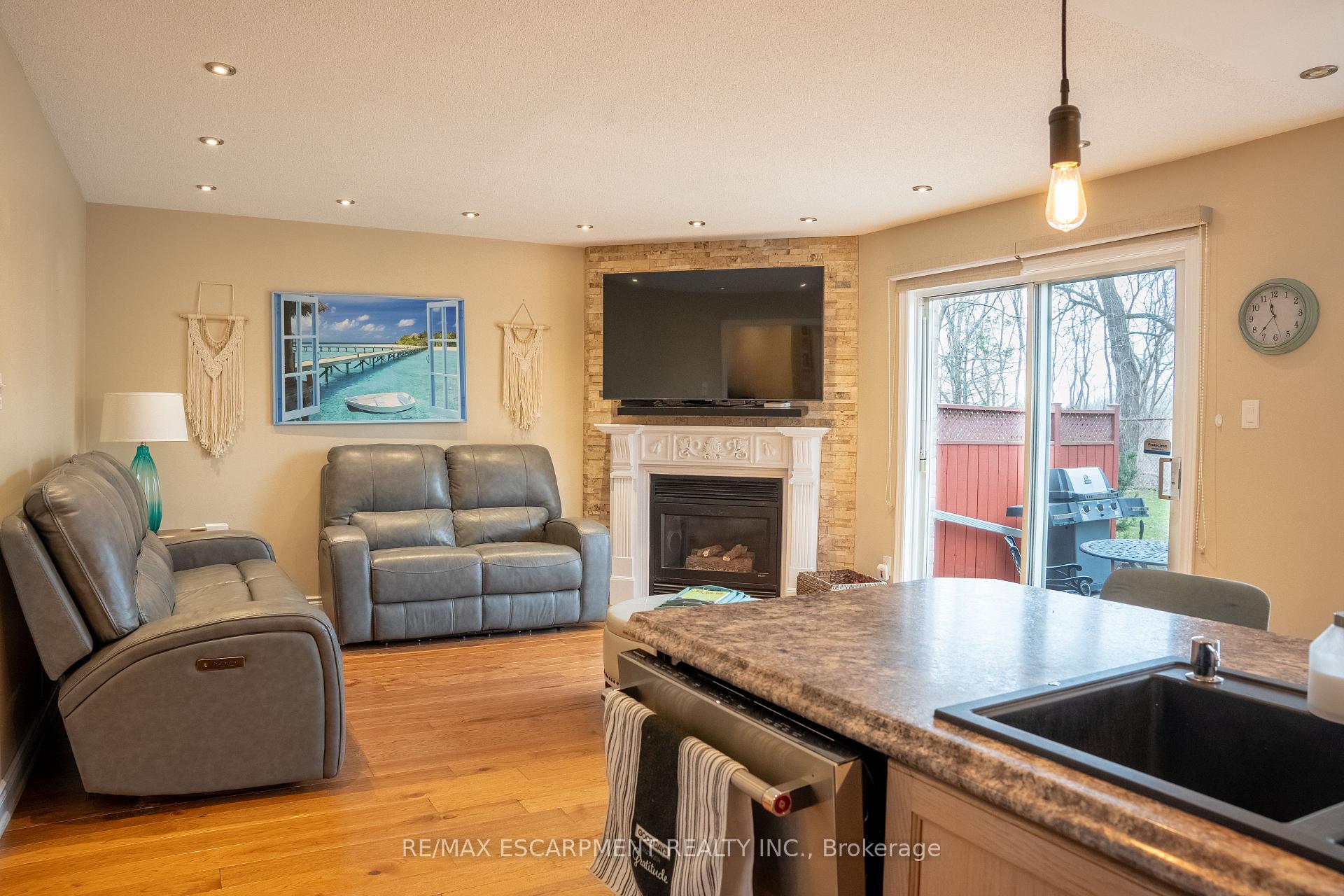 Photo 17 of Unit 12, 320 Hamilton Drive, Hamilton, Ancaster — HOMEH