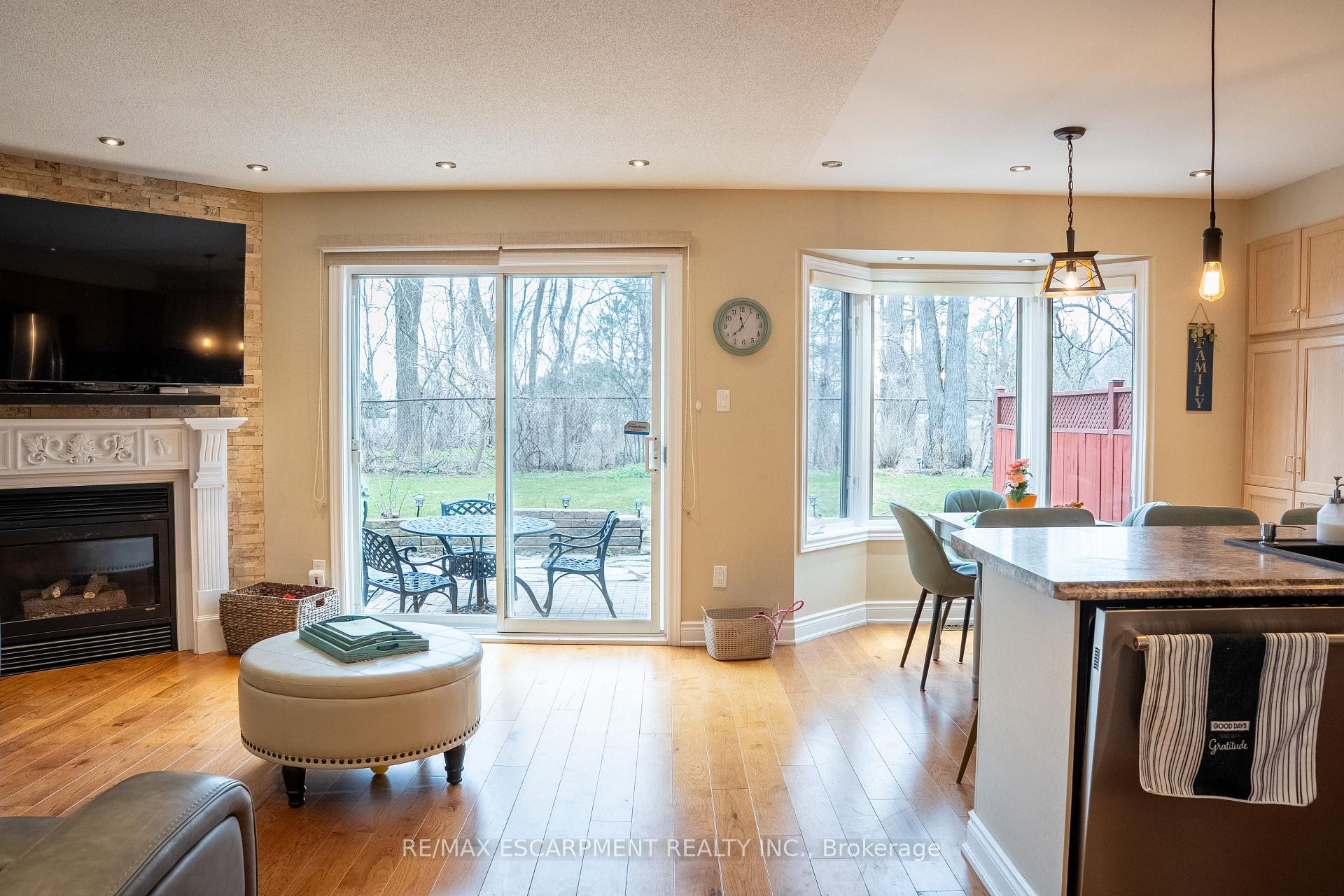 Photo 23 of Unit 12, 320 Hamilton Drive, Hamilton, Ancaster — HOMEH