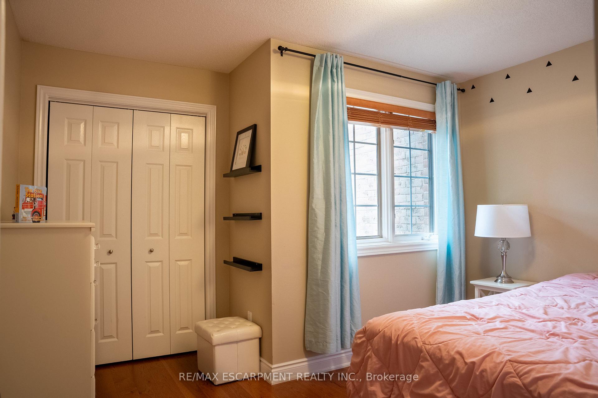 Photo 18 of Unit 12, 320 Hamilton Drive, Hamilton, Ancaster — HOMEH