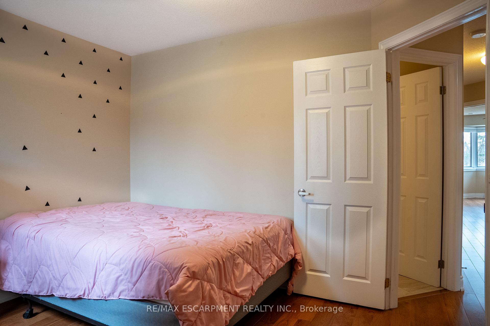 Photo 50 of Unit 12, 320 Hamilton Drive, Hamilton, Ancaster — HOMEH