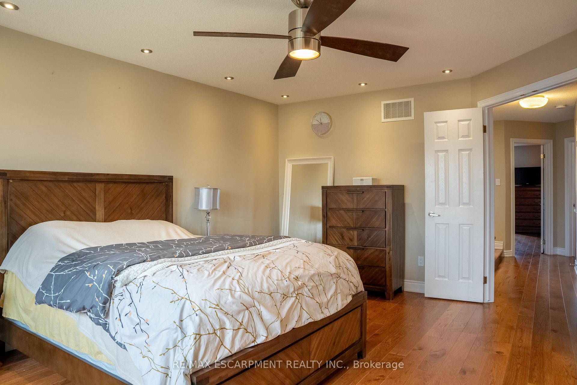 Photo 44 of Unit 12, 320 Hamilton Drive, Hamilton, Ancaster — HOMEH