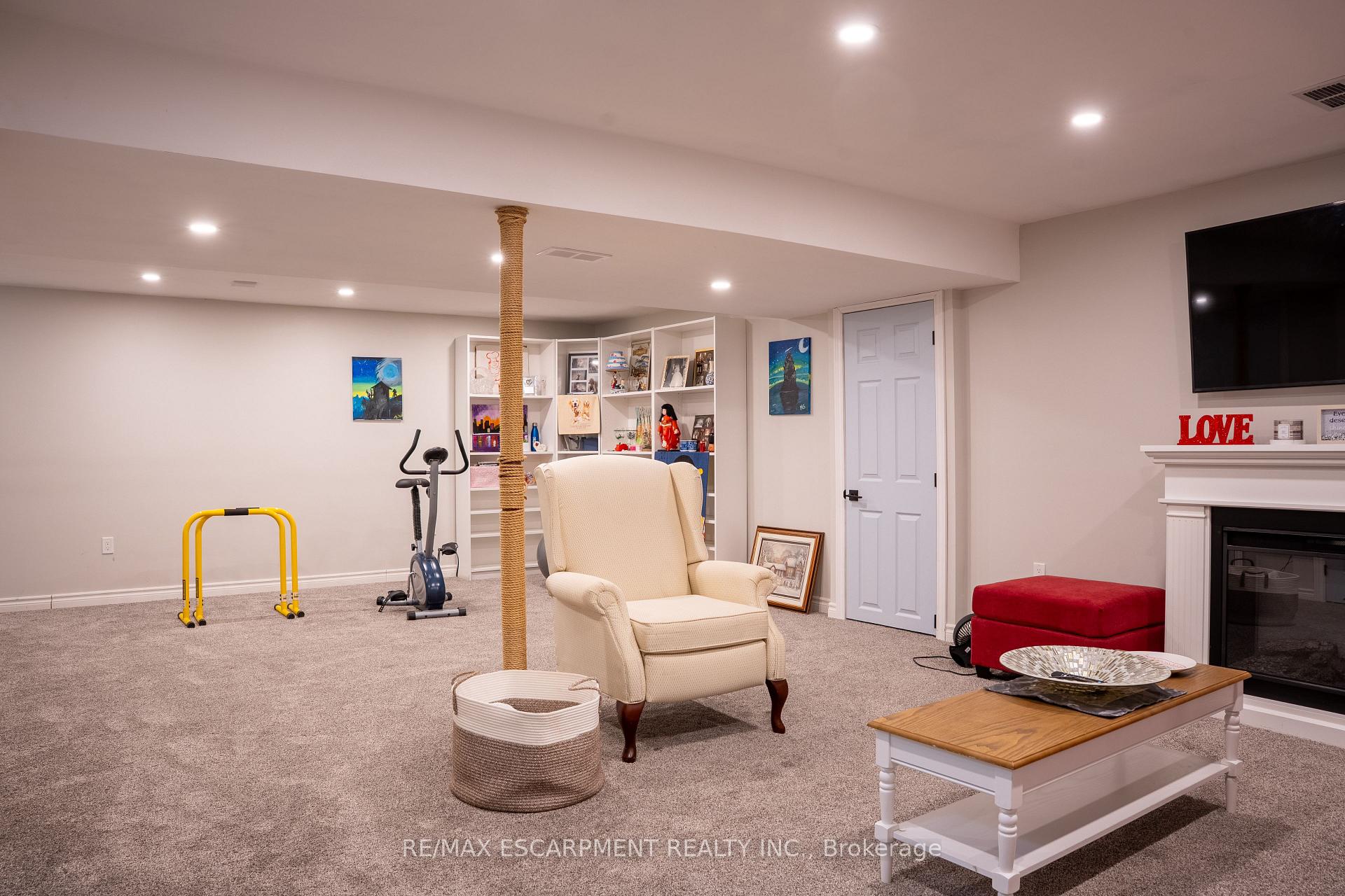 Photo 43 of Unit 12, 320 Hamilton Drive, Hamilton, Ancaster — HOMEH
