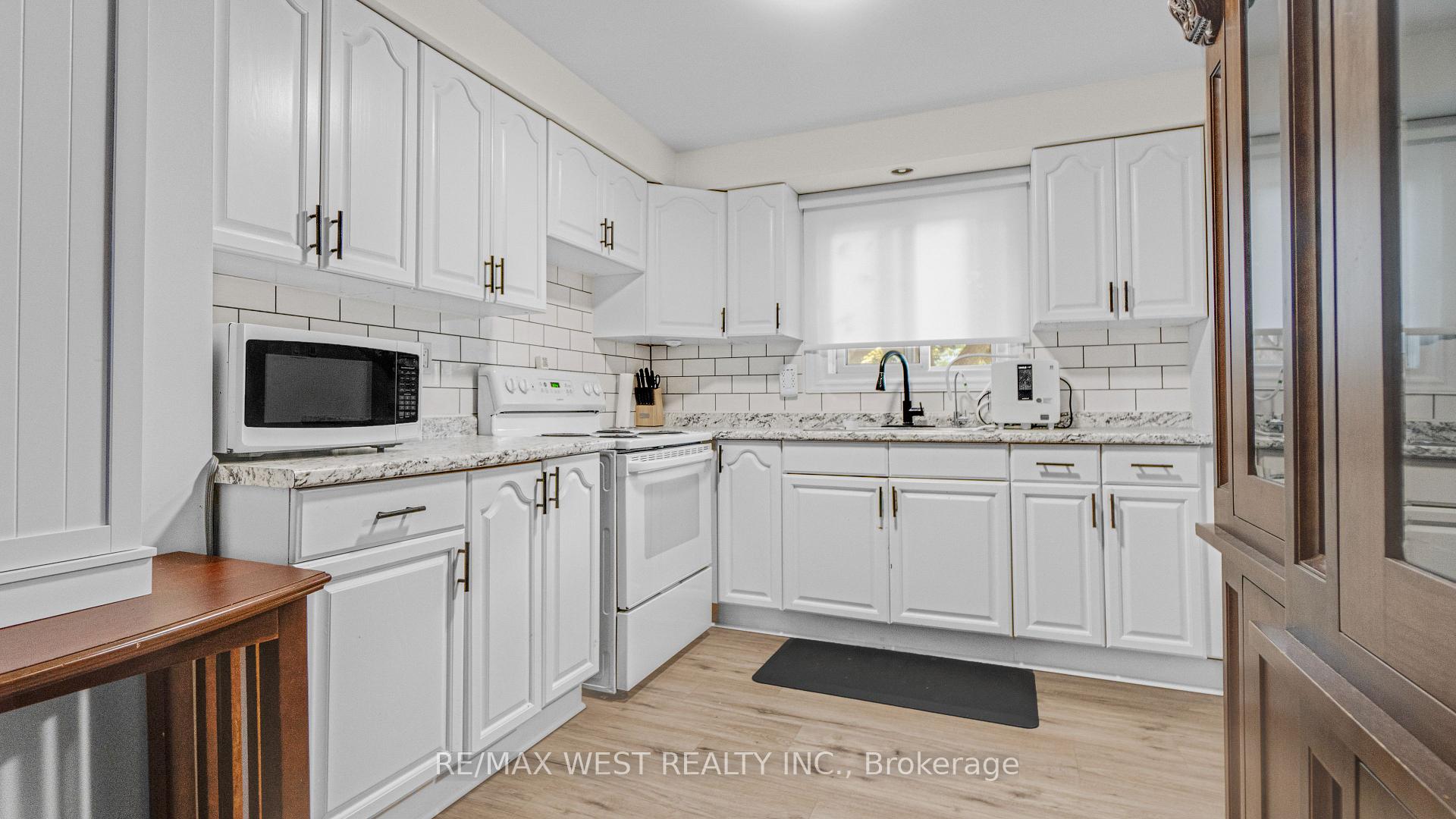 Photo 4 of Unit 18, 165 Green Valley Drive, Kitchener — HOMEH