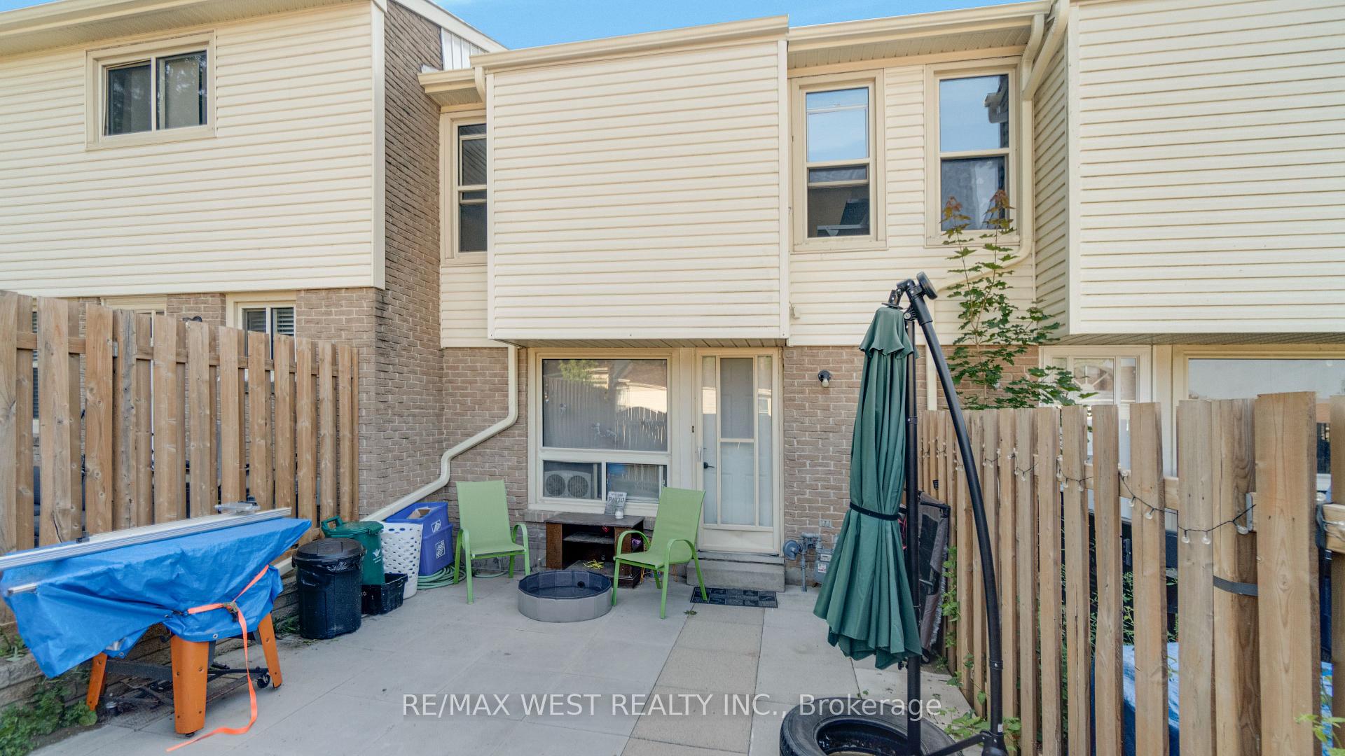 Photo 5 of Unit 18, 165 Green Valley Drive, Kitchener — HOMEH