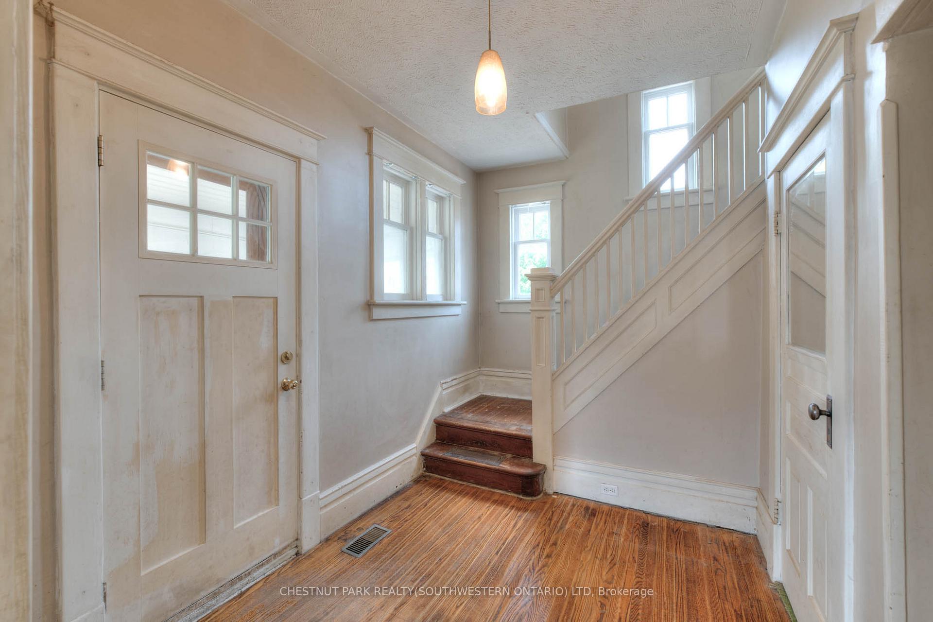 Photo 5 of 2057 Martin Street, Howick, Howick Twp — HOMEH