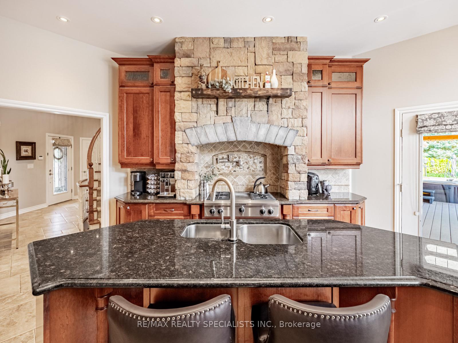 Photo 2 of 12 McMaster Street, Halton Hills, Glen Williams — HOMEH
