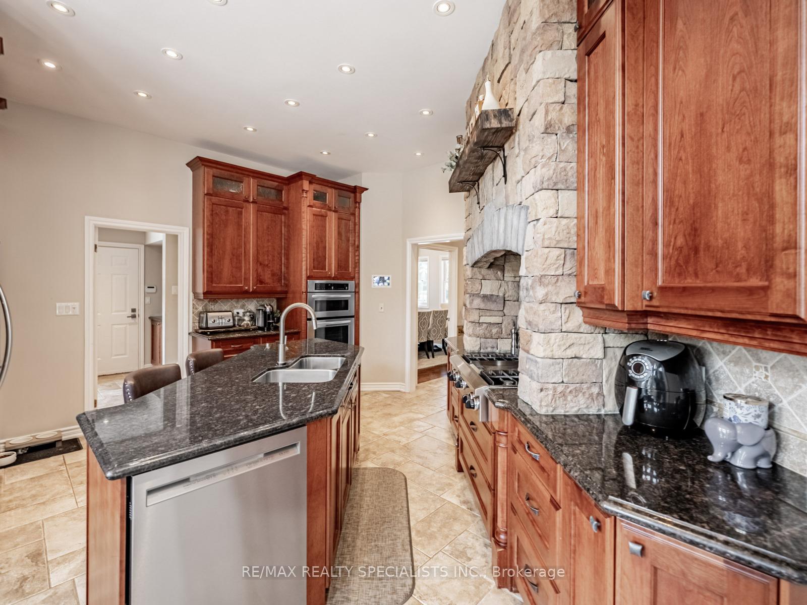 Photo 8 of 12 McMaster Street, Halton Hills, Glen Williams — HOMEH