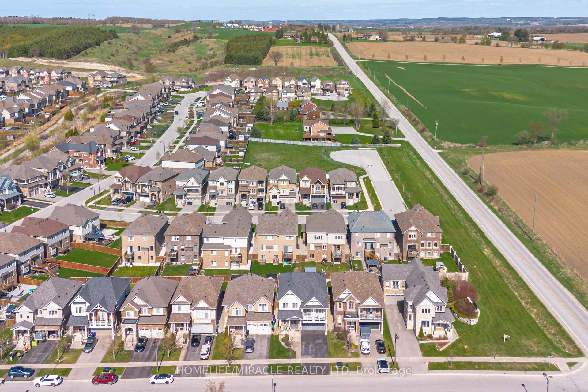 Photo 49 of 5 Kennedy Boulevard, New Tecumseth, Rural New Tecumseth — HOMEH
