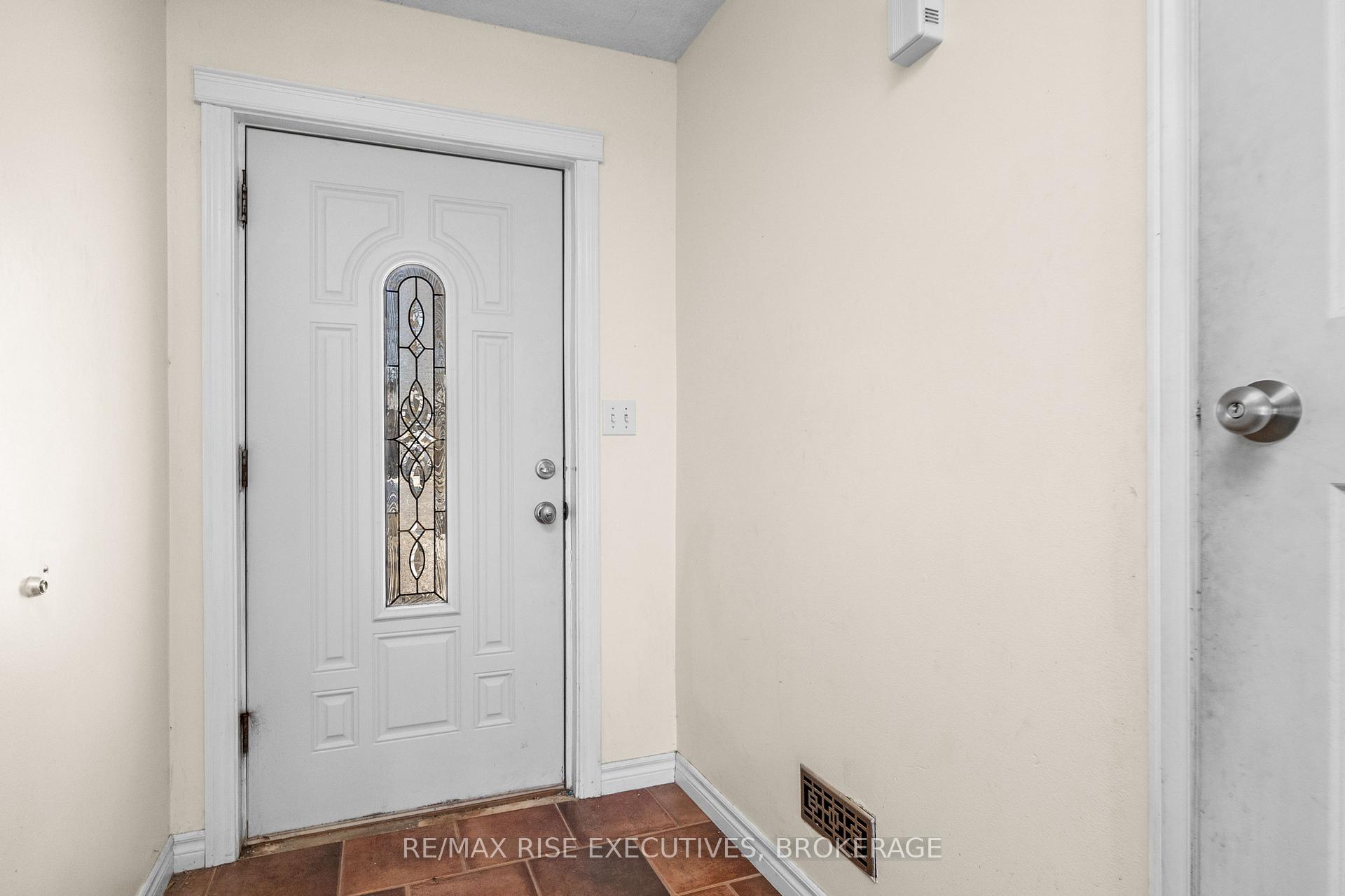 Photo 4 of 115 University Avenue, Belleville, Belleville Ward — HOMEH