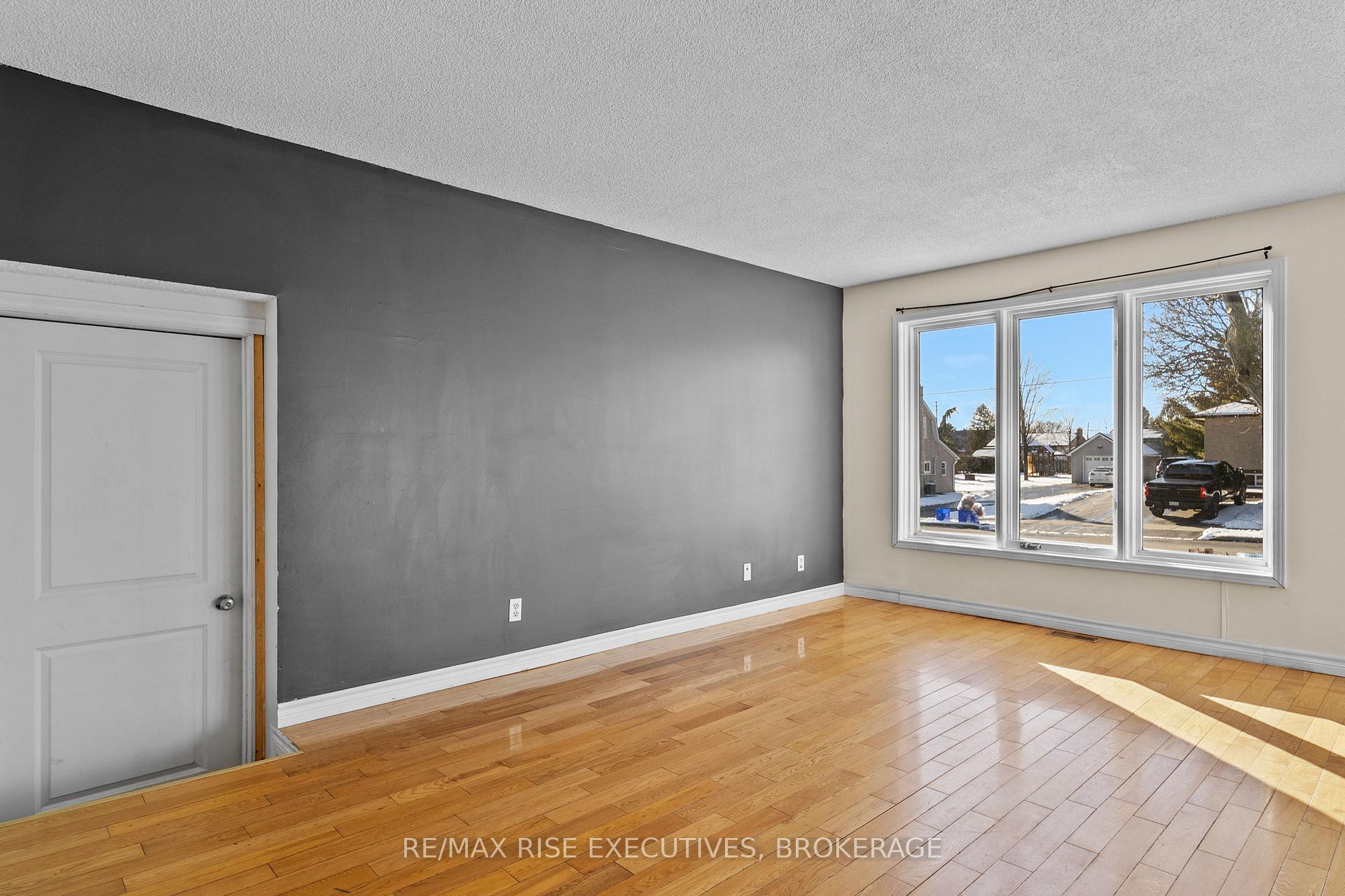 Photo 11 of 115 University Avenue, Belleville, Belleville Ward — HOMEH