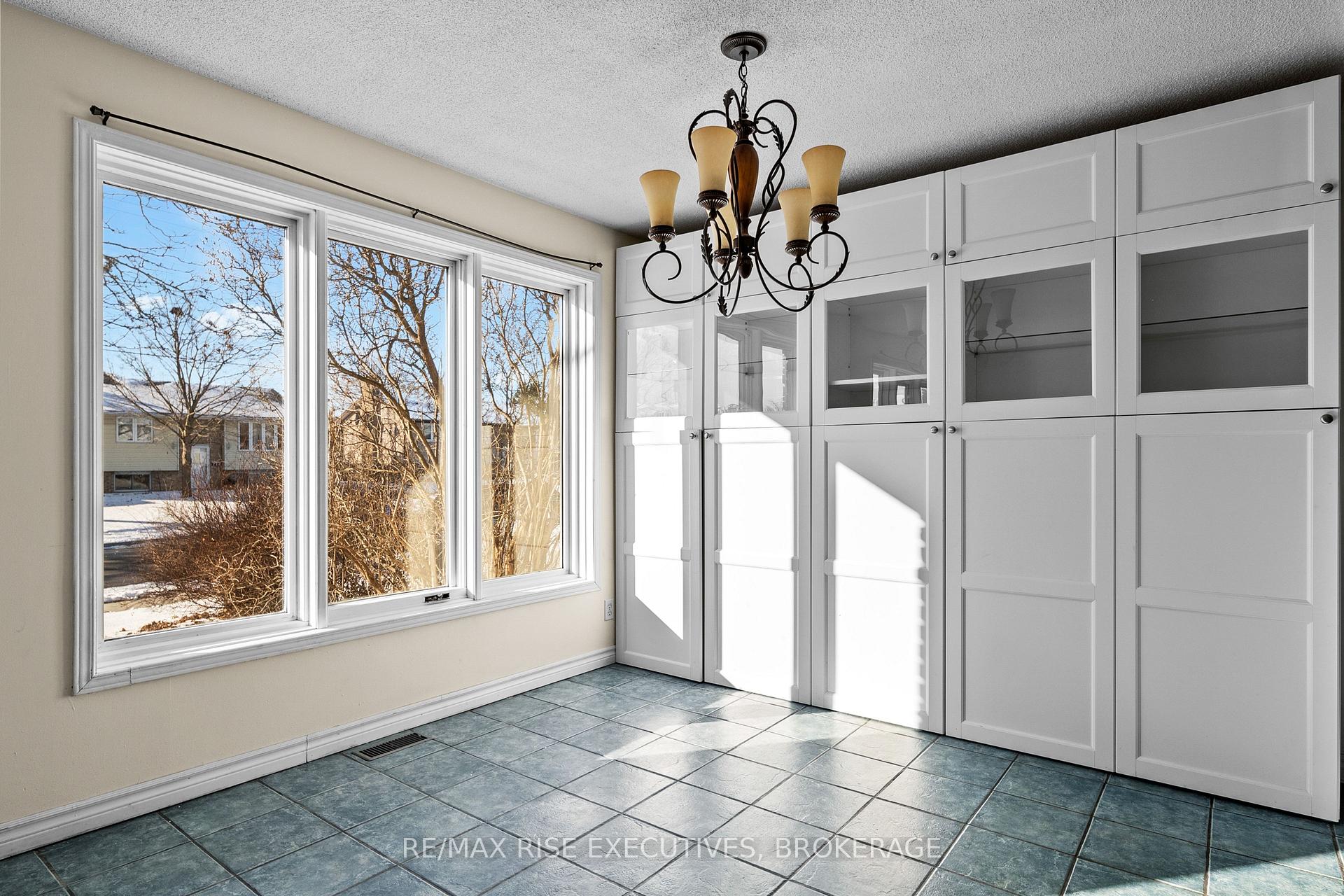Photo 12 of 115 University Avenue, Belleville, Belleville Ward — HOMEH