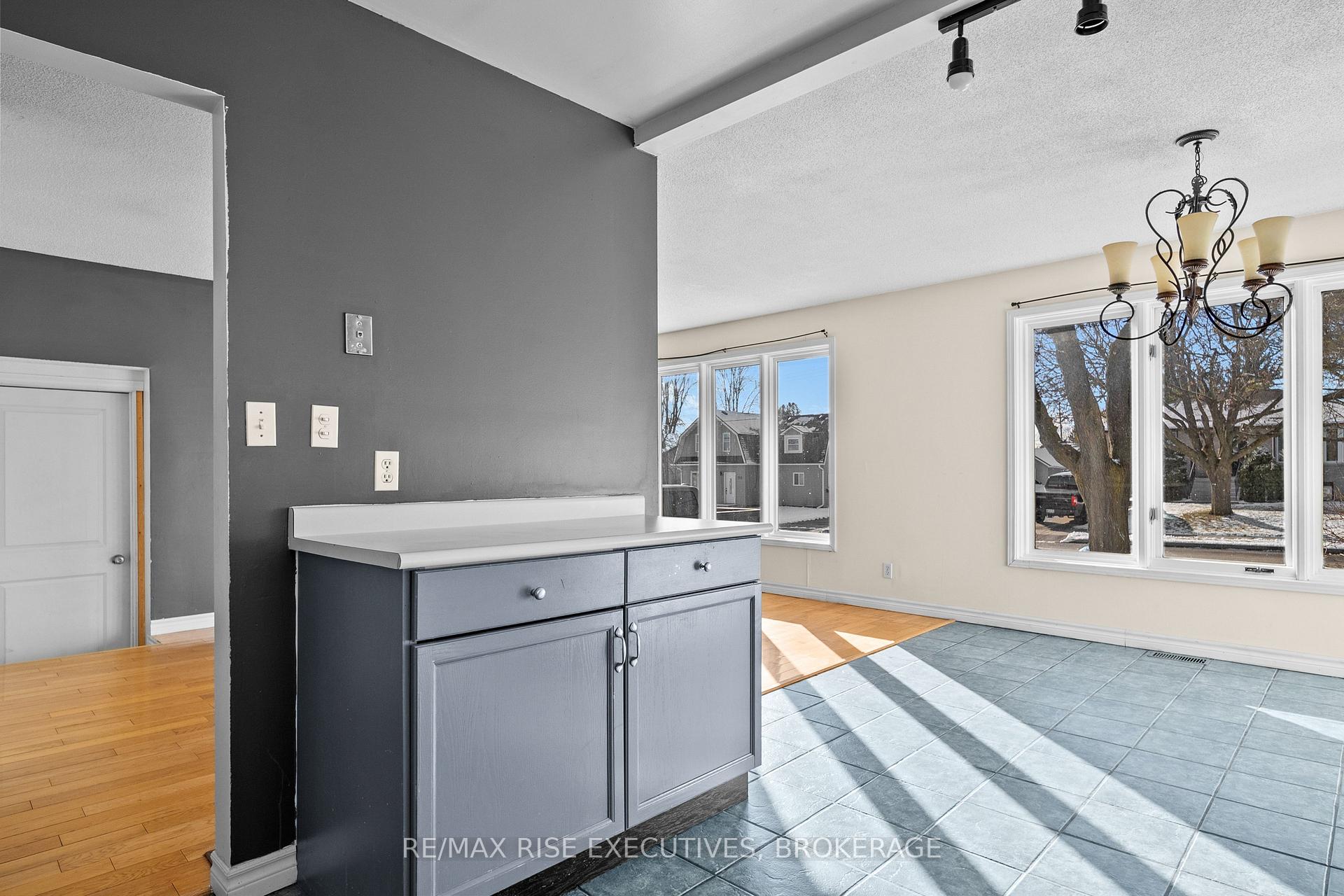Photo 15 of 115 University Avenue, Belleville, Belleville Ward — HOMEH