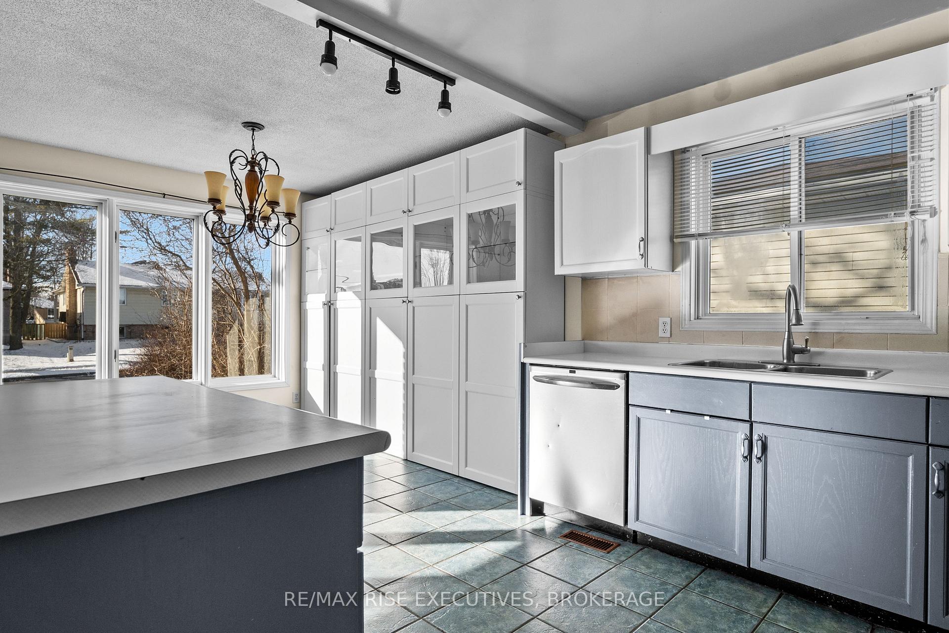 Photo 16 of 115 University Avenue, Belleville, Belleville Ward — HOMEH