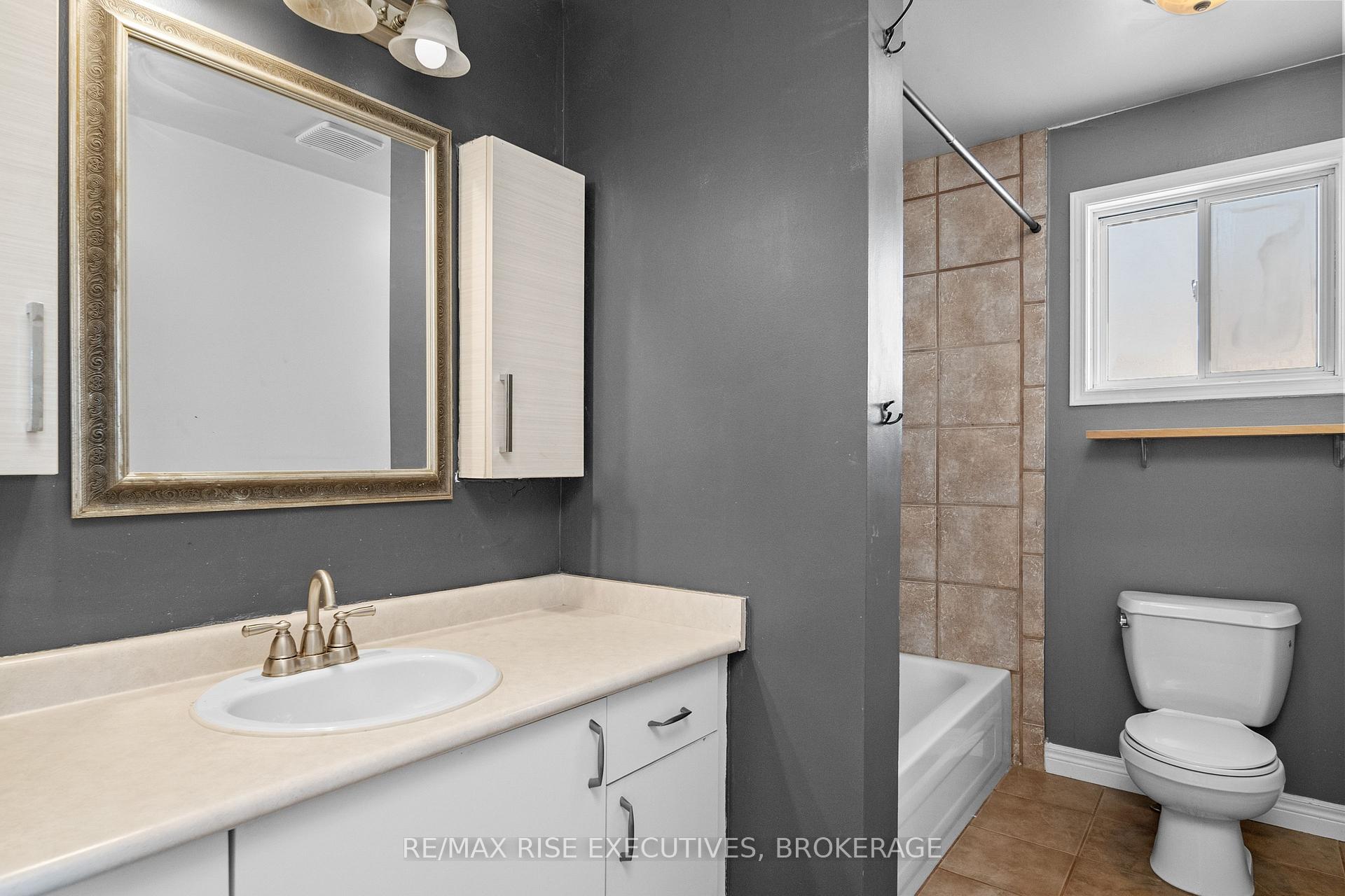 Photo 18 of 115 University Avenue, Belleville, Belleville Ward — HOMEH