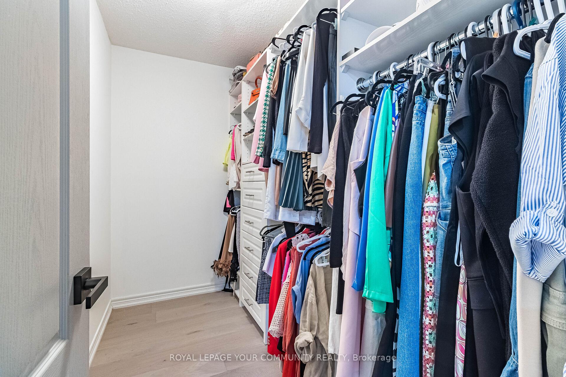 Photo 2 of 63 Regency View Heights, Vaughan, Maple — HOMEH