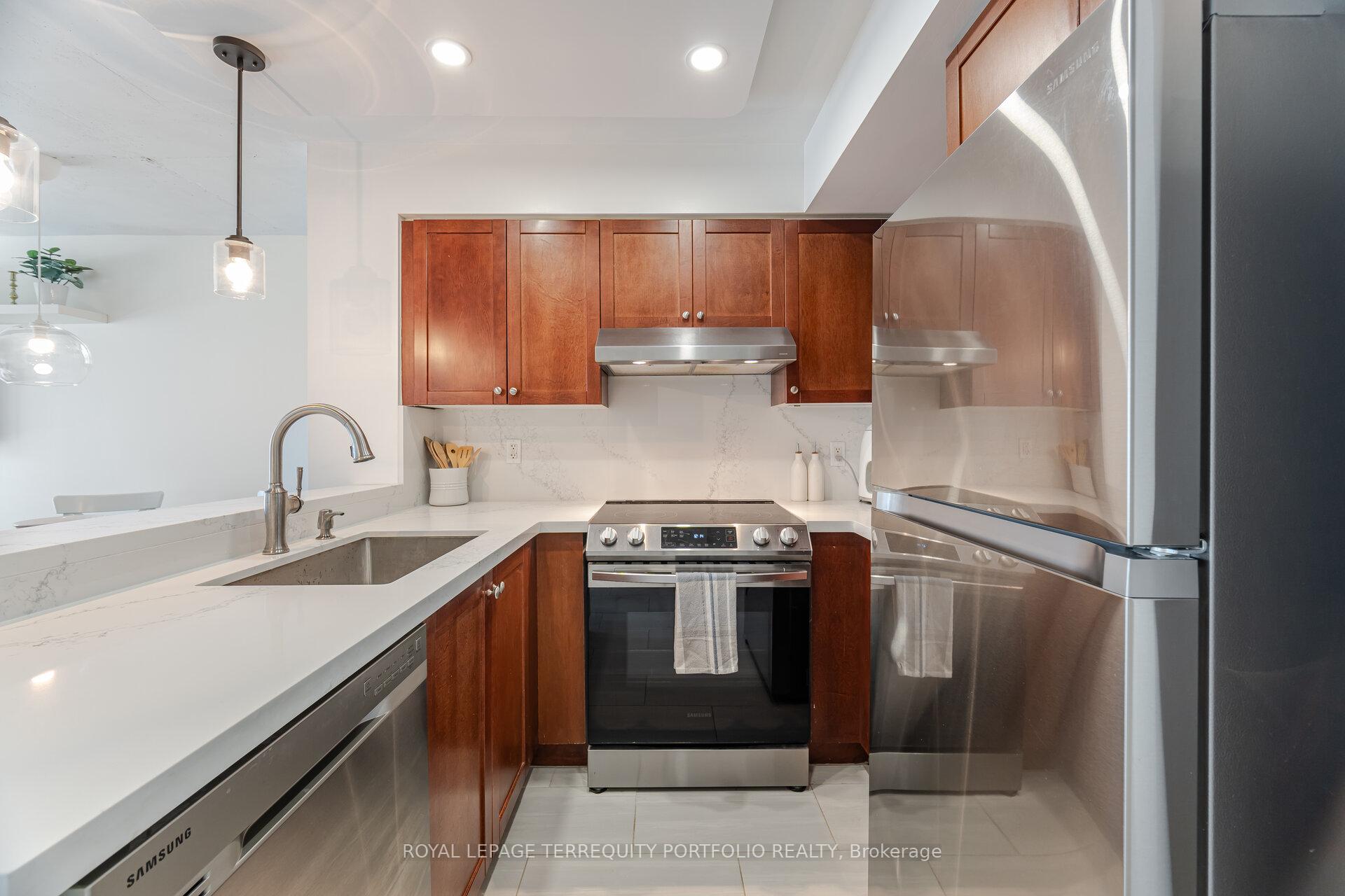 Photo 5 of Unit 923, 230 King Street E, Toronto, Moss Park — HOMEH