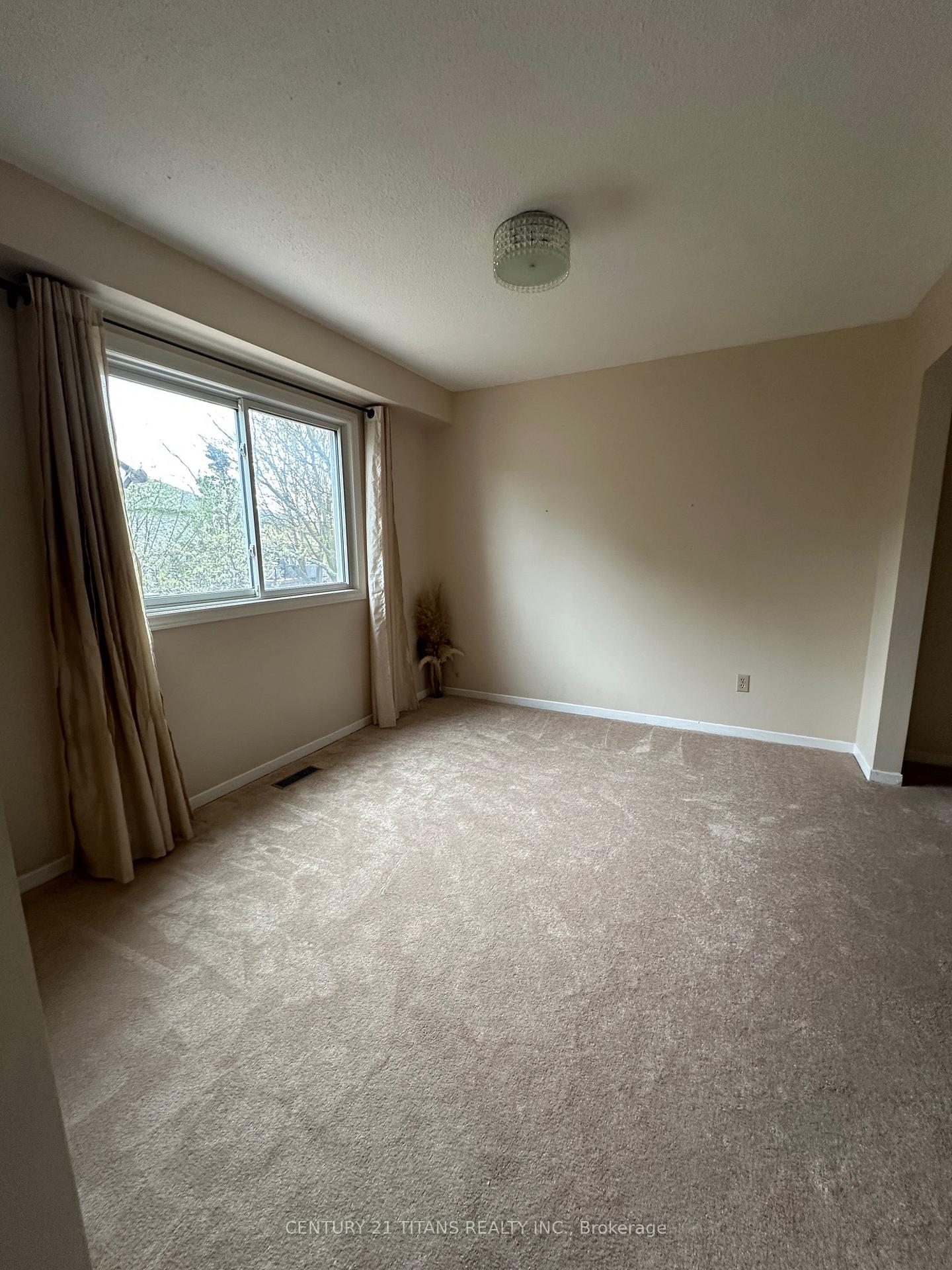 Photo 21 of 75 Cornwall Drive, Ajax, Central — HOMEH