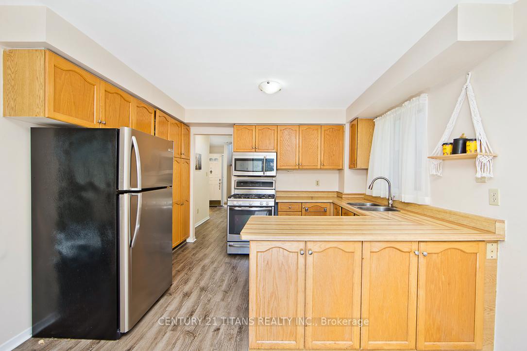 Photo 9 of 75 Cornwall Drive, Ajax, Central — HOMEH