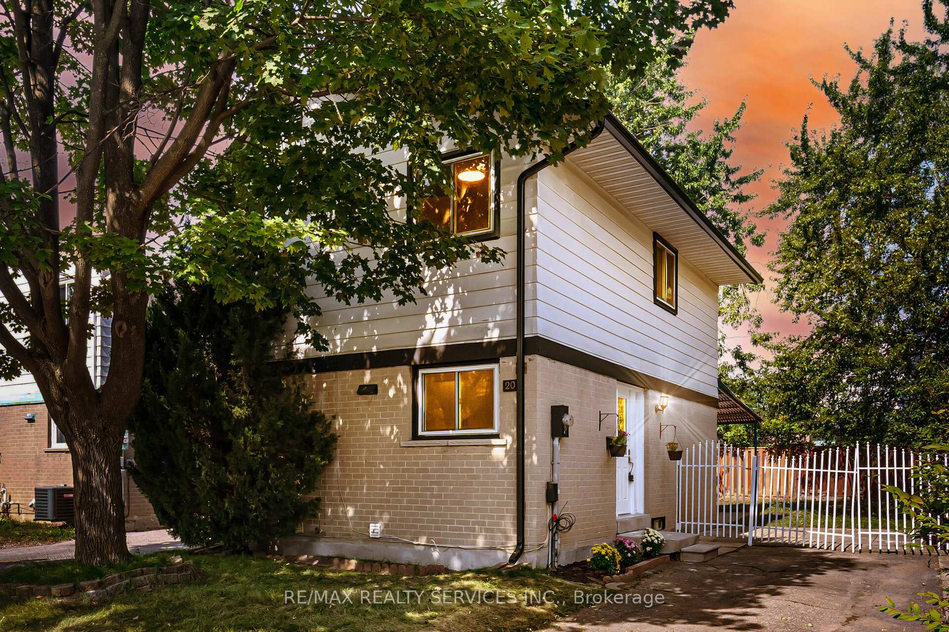 Photo 1 of 20 Greenhills Square, Brampton, Northgate — HOMEH