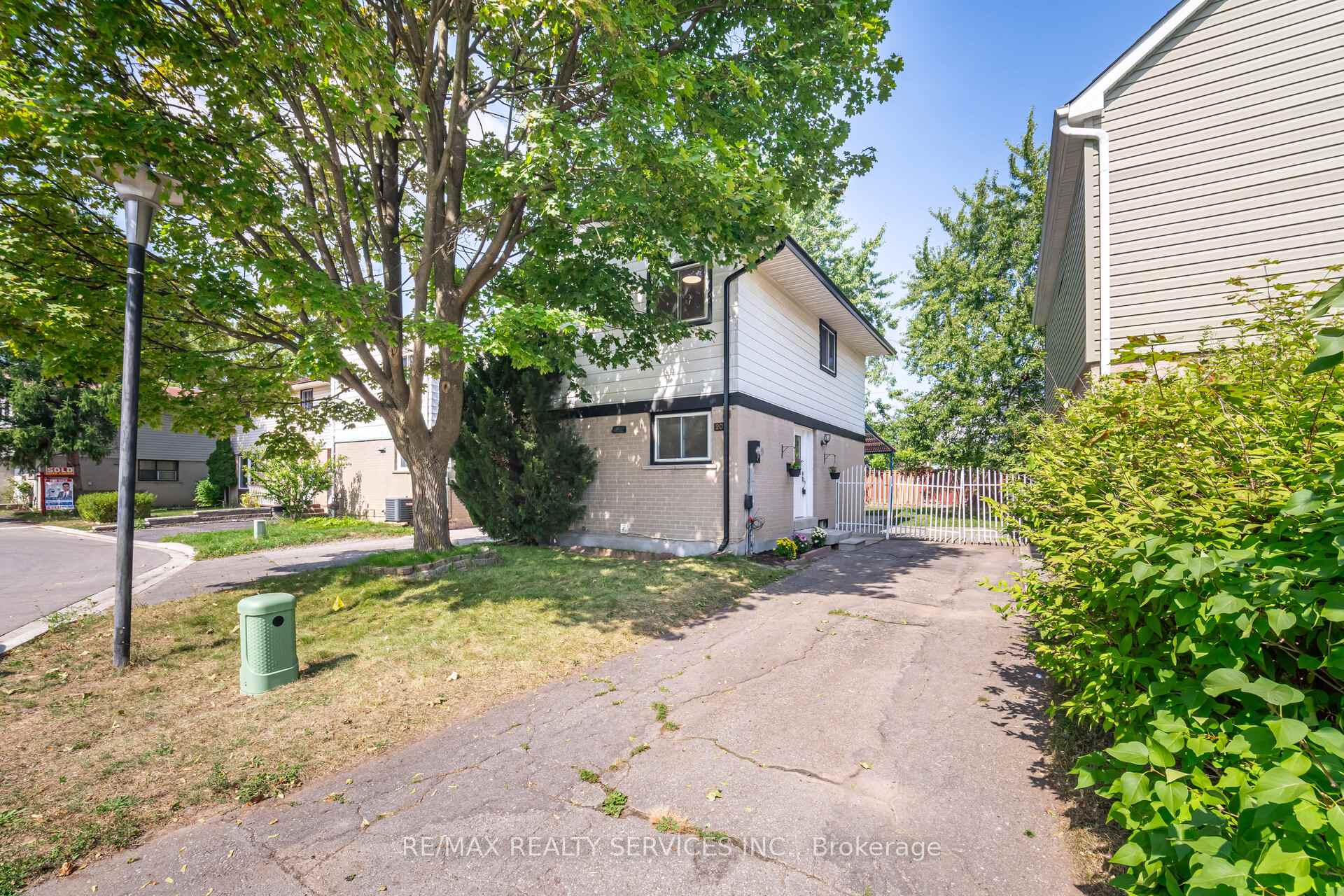 Photo 3 of 20 Greenhills Square, Brampton, Northgate — HOMEH