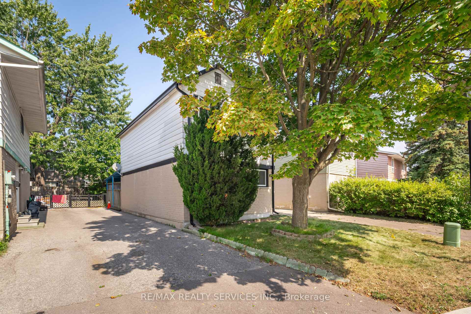 Photo 4 of 20 Greenhills Square, Brampton, Northgate — HOMEH