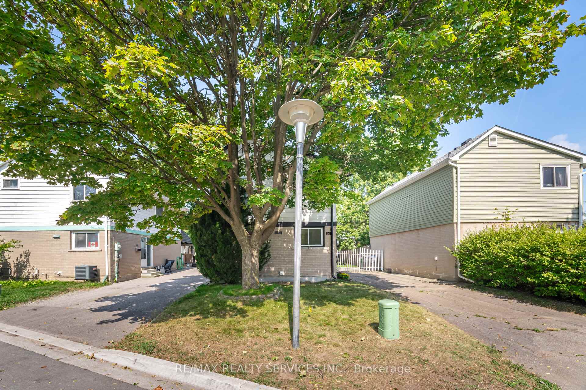 Photo 5 of 20 Greenhills Square, Brampton, Northgate — HOMEH