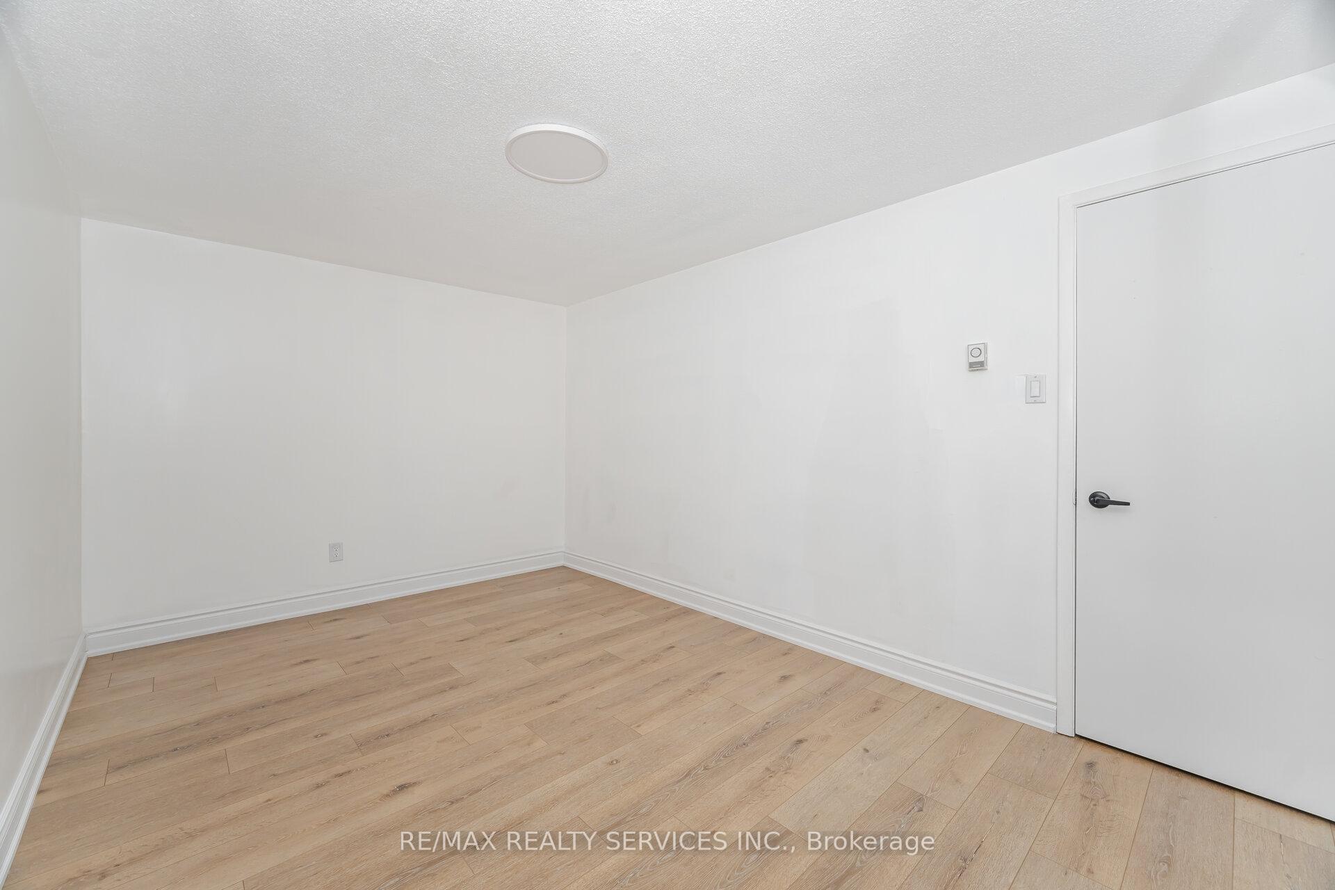 Photo 23 of 20 Greenhills Square, Brampton, Northgate — HOMEH