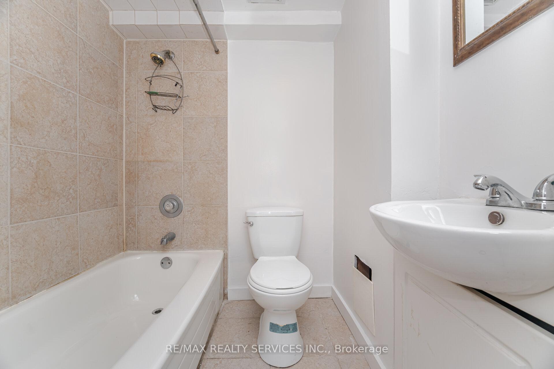 Photo 38 of 20 Greenhills Square, Brampton, Northgate — HOMEH